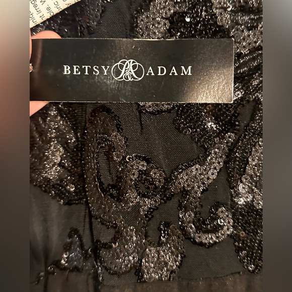 Betsy and Adam gown size 22 new with tags - Picture 4 of 5